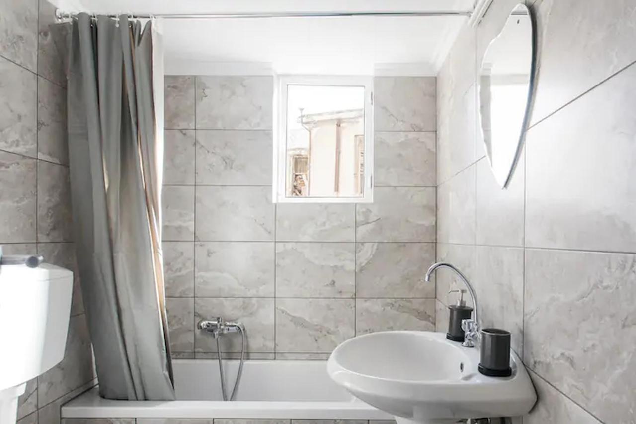 A Masterpiece In Plaka With Big Balcony And Acropolis View Apartment เอเธนส์ ภายนอก รูปภาพ